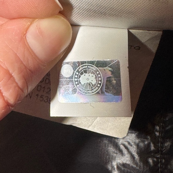 Canada Goose
Crofton Hooded Puffer Jacket - Picture 16 of 17